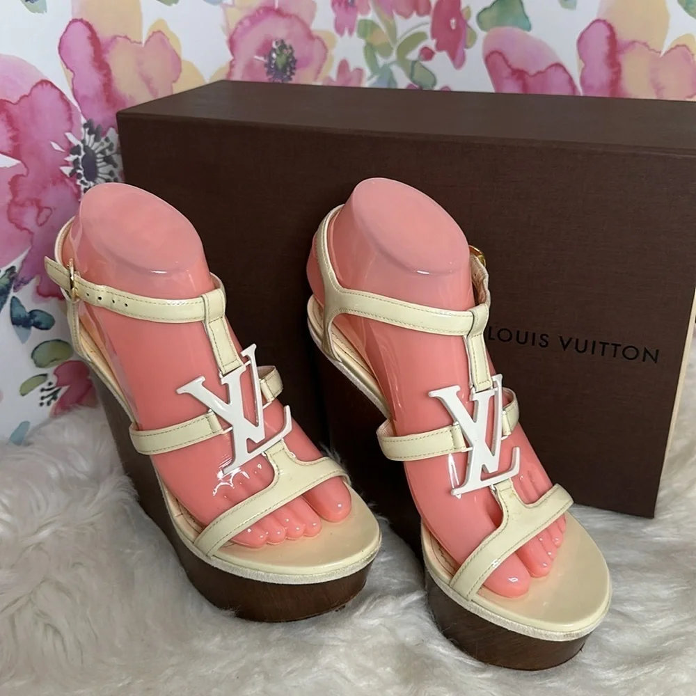 💯Authentic Louis Vuitton Wedges Sandals🍀